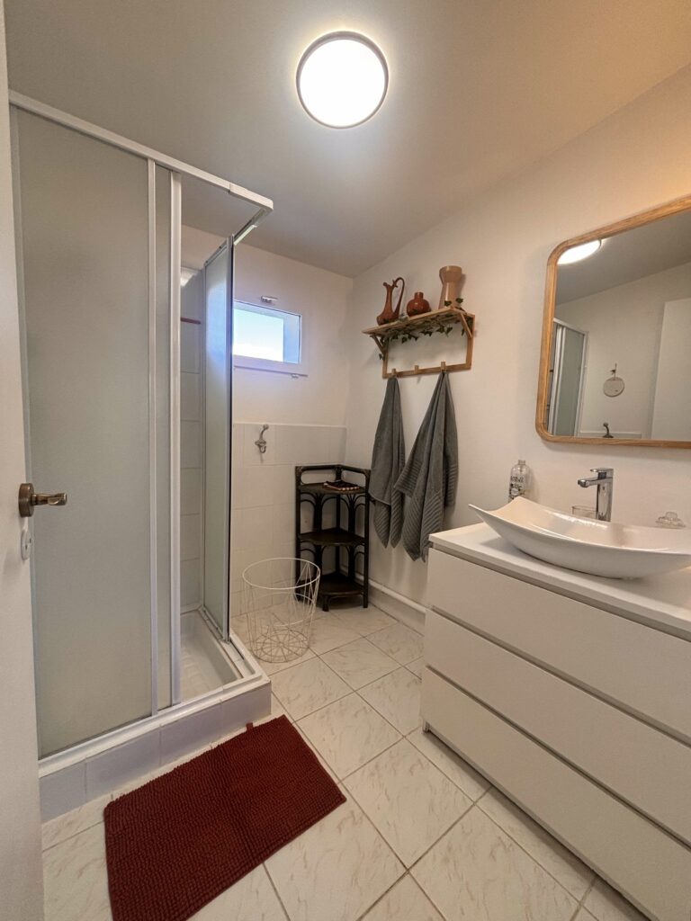 Salle de douche de la Maison des Noix, gîte à louer proche Bergerac